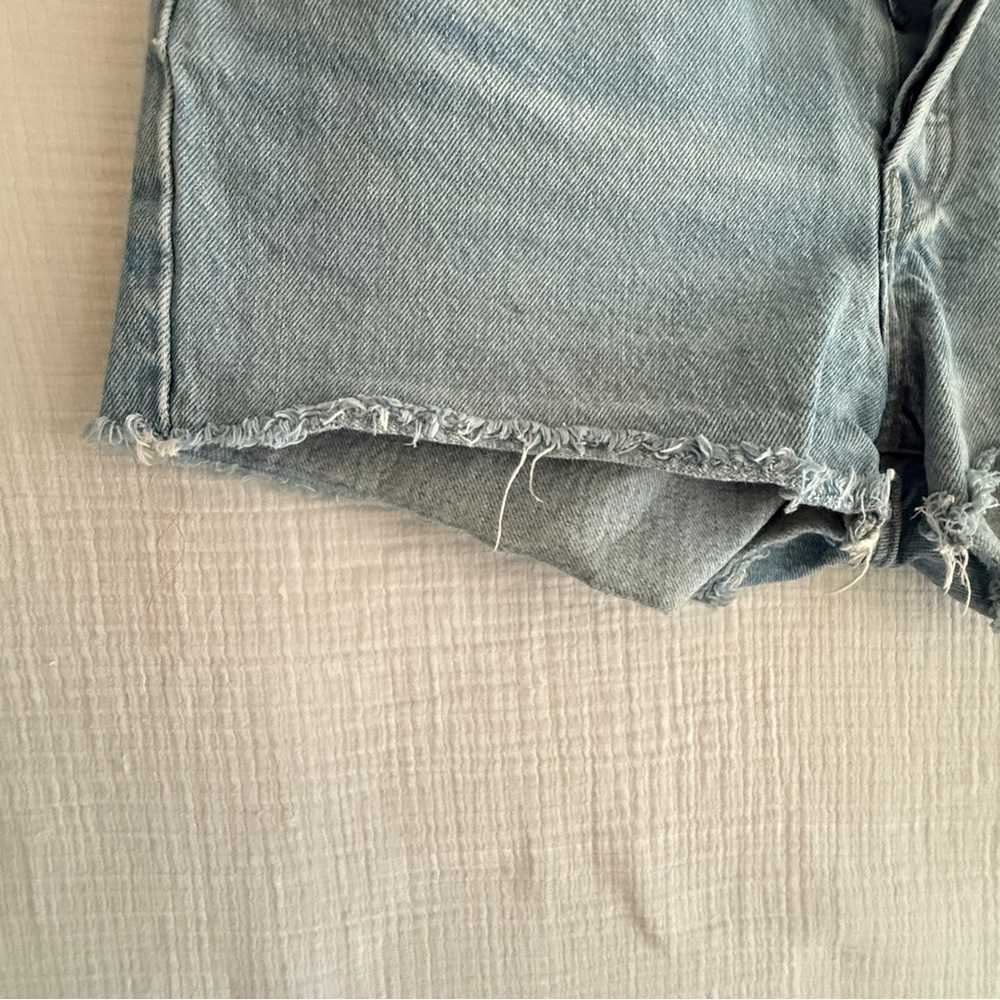 Levi's Classic Originsl Fit 501 Light Wash Denim Cutoff Shorts Women's Size 29 - Picture 9 of 14